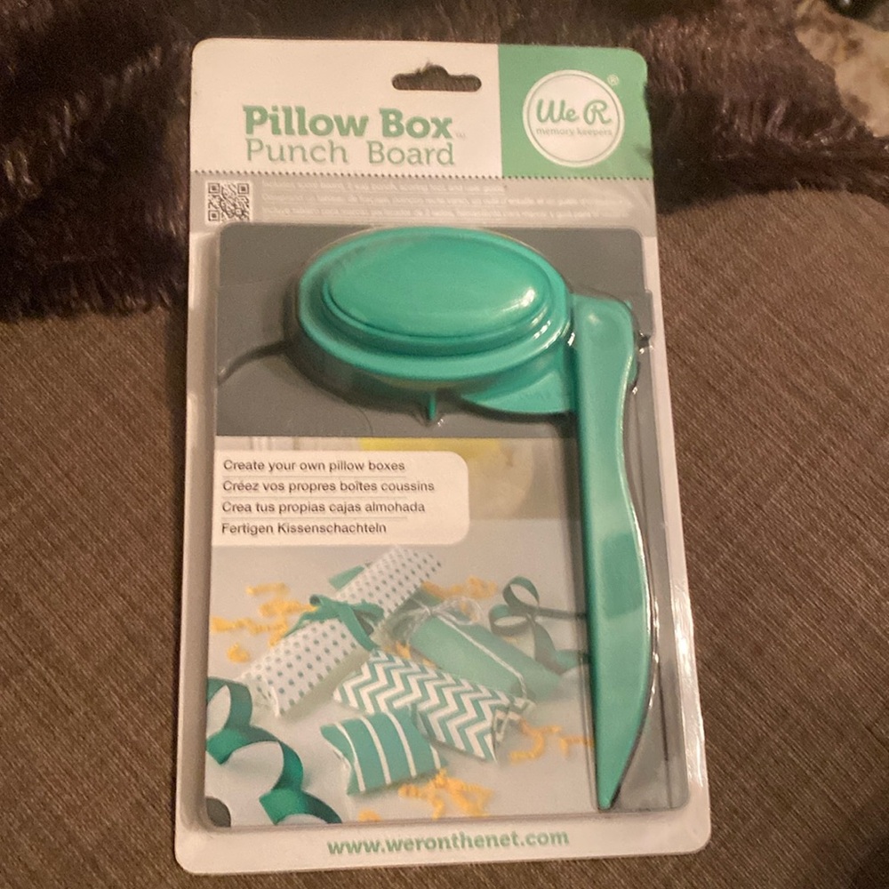 We R Memory Keepers NEW PILLOW BOX PUNCH BOARD Item #71335-7
